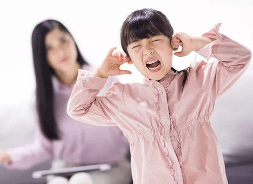 给女儿最好的保护是极限教育，给儿子最好的保护是阳光教育